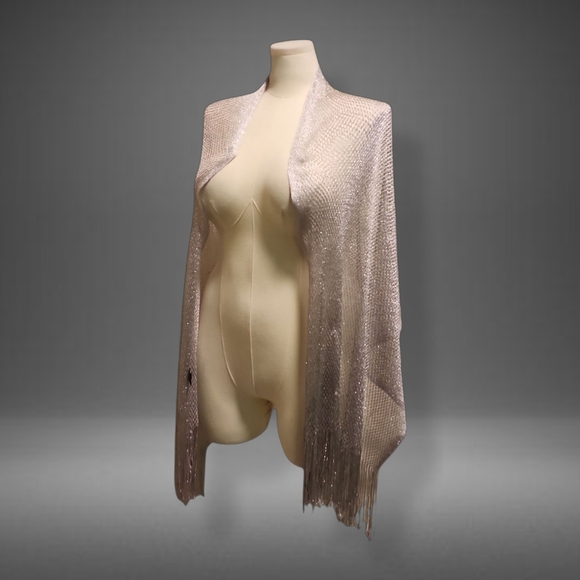 Elegant Vintage Silver Fishnet Women's Shawl - Picture 3 of 13